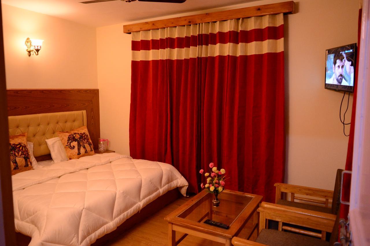 Bed and Breakfast Ambika Bliss à Manāli Extérieur photo